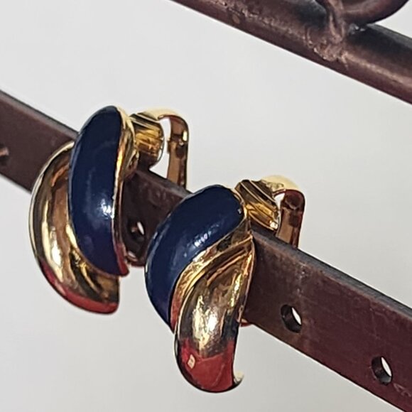 Avon Vintage Blue Enamel and Gold Tone Petite Magnetic Clip on 1" x 1" Earrings - Picture 9 of 16